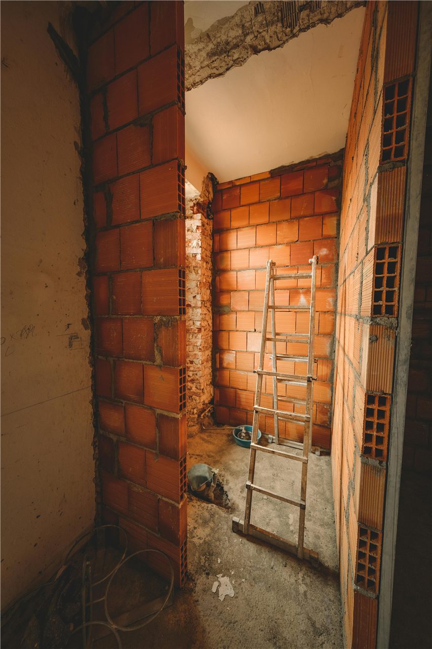 Demolición y obra en una reforma en Coruña — E-Renova
