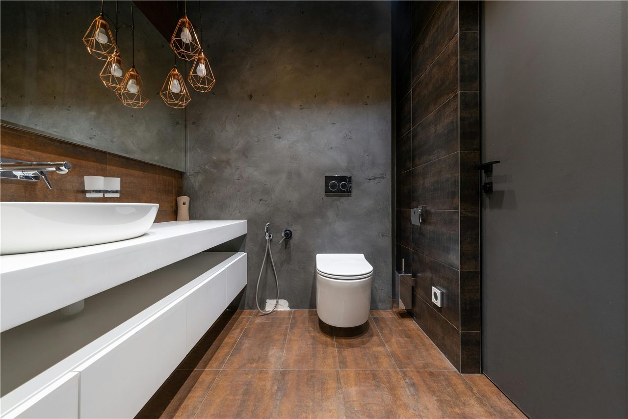Reforma de baño con encimera e inodoro — E-Renova, reformas en Carballo